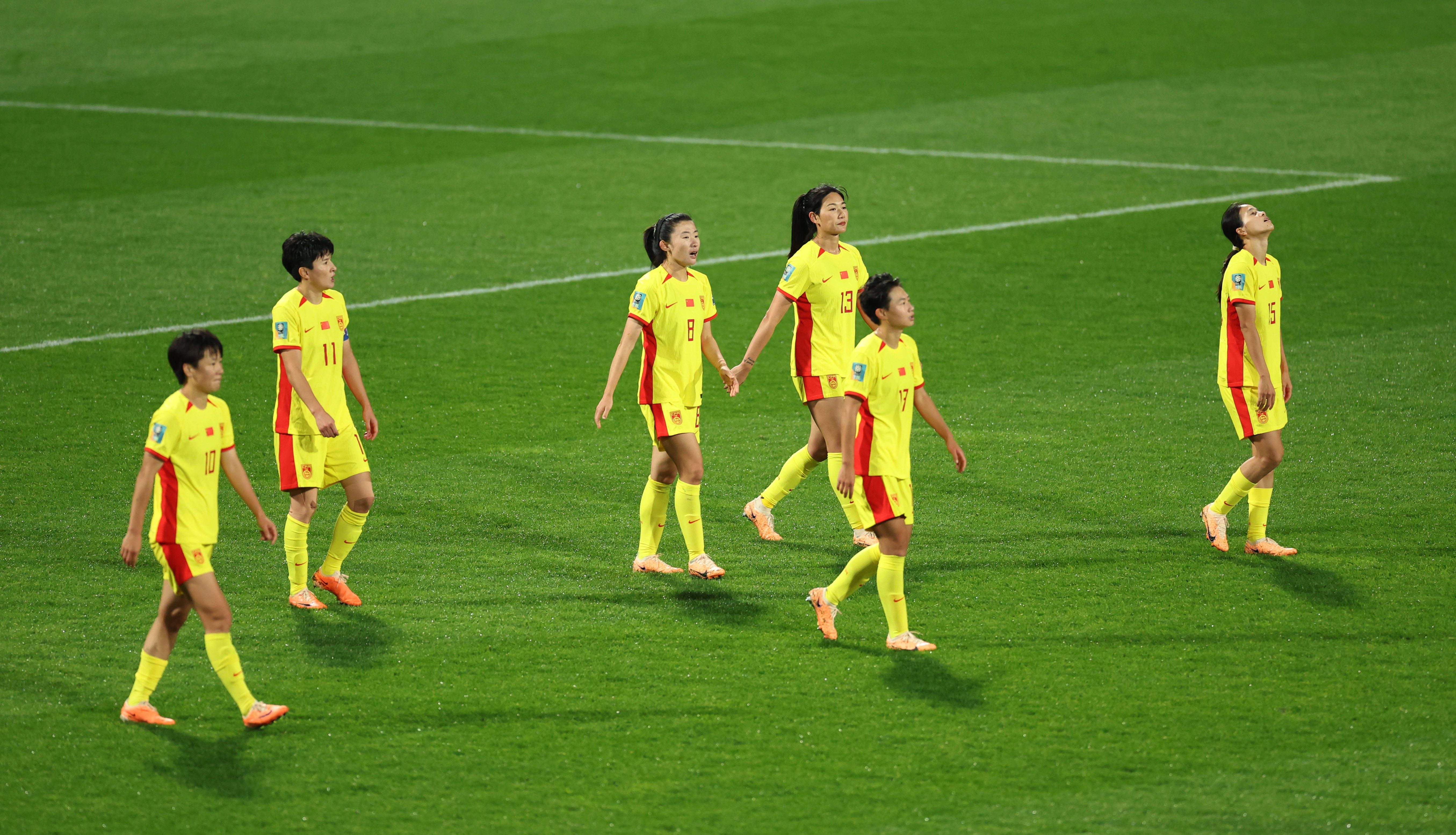 最终勒沃库森主场4-0击败波鸿，继续以4分优势领跑，提前锁定德甲半程冠军。